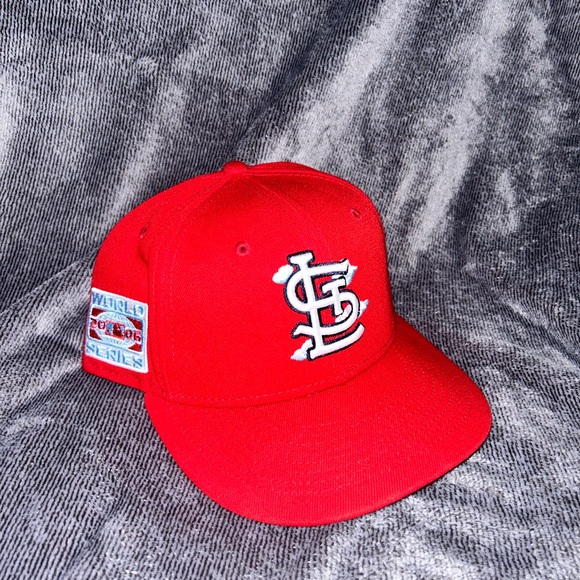 St Louis Cardinals Fitted Hat 7 1/4 - Picture 1 of 1